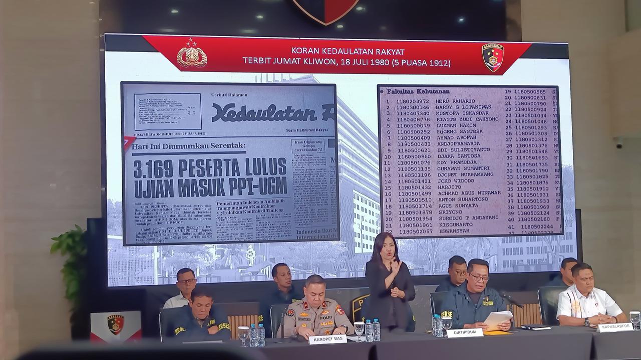 Bareskrim perlihatkan ijazah Jokowi