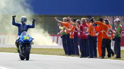 Pembalap Suzuki, Joan Mir, berhasil finis di peringkat ketiga, tertinggal hingga 5,760 detik dari Fabio Quartararo. (AP/Peter Dejong)