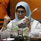 Wakil Ketua KPK, Lili Pintauli Siregar bersiap menyampaikan keterangan terkait penahanan Anggota DPRD Propinsi Jawa Barat periode 2014-2019 Ade Barkah Surahman dan Siti Aisyah Tuti Handayani di Gedung KPK, Jakarta, Kamis (15/4/2021). (Liputan6.com/Helmi Fithriansyah)