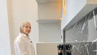Tya Ariestya Tunjukkan Dapur Kos-Kosan Barunya, Desainnya Mewah Minimalis