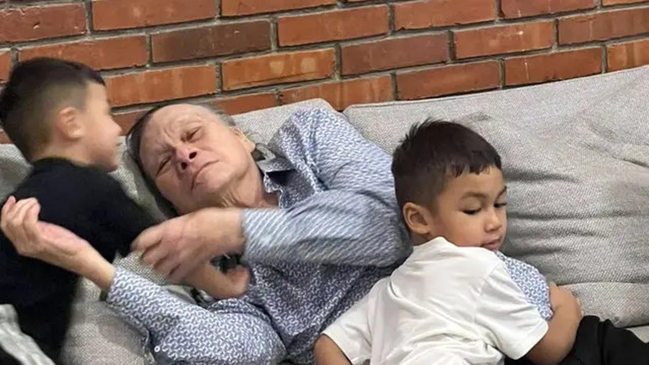 7 Potret Paula Verhoeven Melayat Ayah Baim Wong, Lepas Kepergian Mertua
