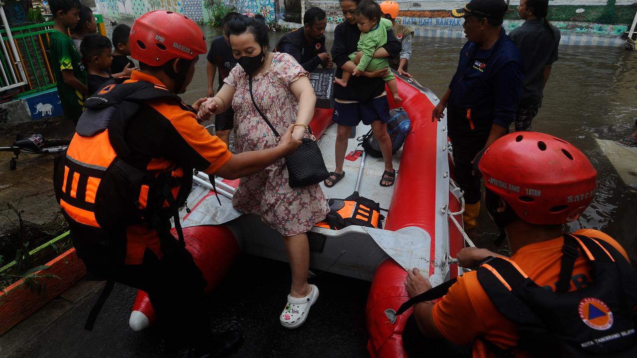 Banjir rendam Perumahan Taman Mangu Indah di Tangerang Selatan