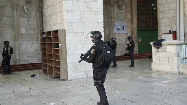 Polisi Israel Serang Jemaah di Masjid Al Aqsa