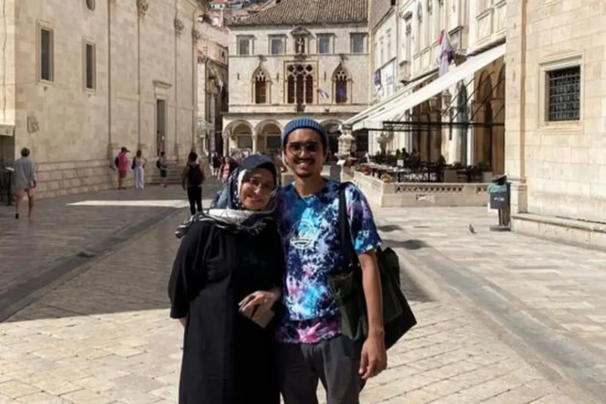 Potret harmonis Duta Sheila on 7 dan sang istri. (credit:instagram.com/pakduta)