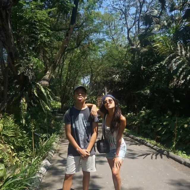 6 Potret Kebersamaan Aurelie dan Jeremie Moeremans, Kakak Adik yang Kompak