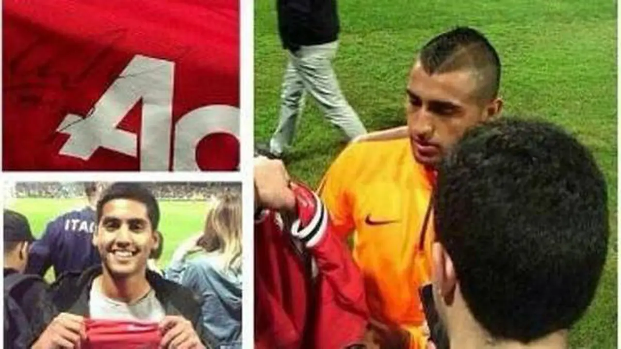 Vidal Tandatangani Jersey MU