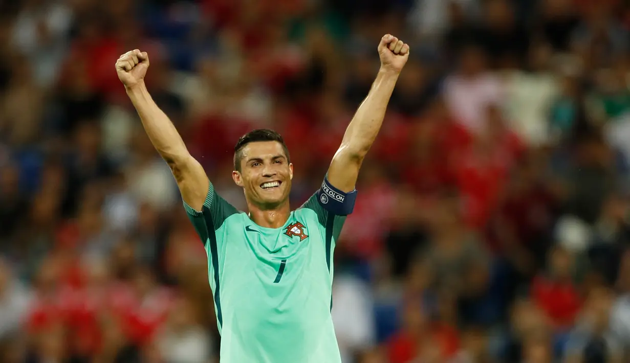 Ekspresi Cristiano Ronaldo usai menjalani laga Semi Final Piala Eropa 2016 di Parc Olympique Lyonnais, Perancis, Kamis (7/7). Portugal menang atas Wales dengan skor akhir 2-0. (REUTERS)