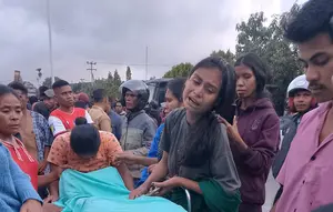 Warga Geruduk Mapolres Sumba Barat, Bawa Jenazah dan Bakar Mobil Dinas