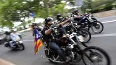 Jalan-jalan di Barcelona, Spanyol, dipenuhi ratusan pengendara motor besar Harley Davidson, (6/7/2014). (AFP PHOTO/Josep Lago)