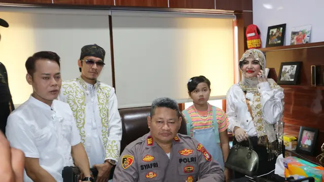 Eko Mega Bintang Berbagi 5000 Takjil Bersama Kapolsek Kalideres