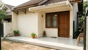 7 Ide Lantai Teras Rumah Kecil agar Terlihat Lebih Luas, Pilihannya Bikin Tampilan Makin Estetik