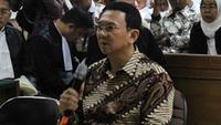Batik parang seling nogo yang dikenakan Ahok ditawar Rp100 juta. (dok. Screenshot BenihBaik.com/Dinny Mutiah)