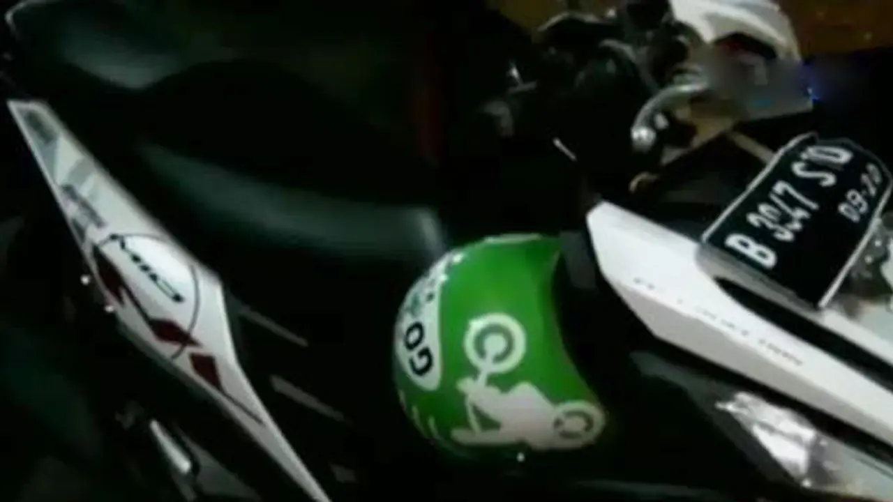 Video: Pengemudi Ojek Online Tewas Tabrak Penyeberang dan Pohon