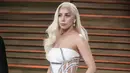 Lady Gaga merupakan salah satu artis yang cocok untuk menyandang predikat selebritis dengan senyum termahal. Wanita yang dikenal dengan sebutan Mother Monster ini jarang sekali tersenyum di depan kamera. (AFP PHOTO/ADRIAN SANCHEZ-GONZALEZ)
