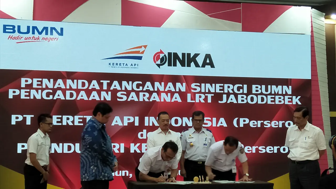 Penandatanganan sinergi BUMN pengadaan sarana LRT Jabodebek. (Liputan6.com/Septian Deny)