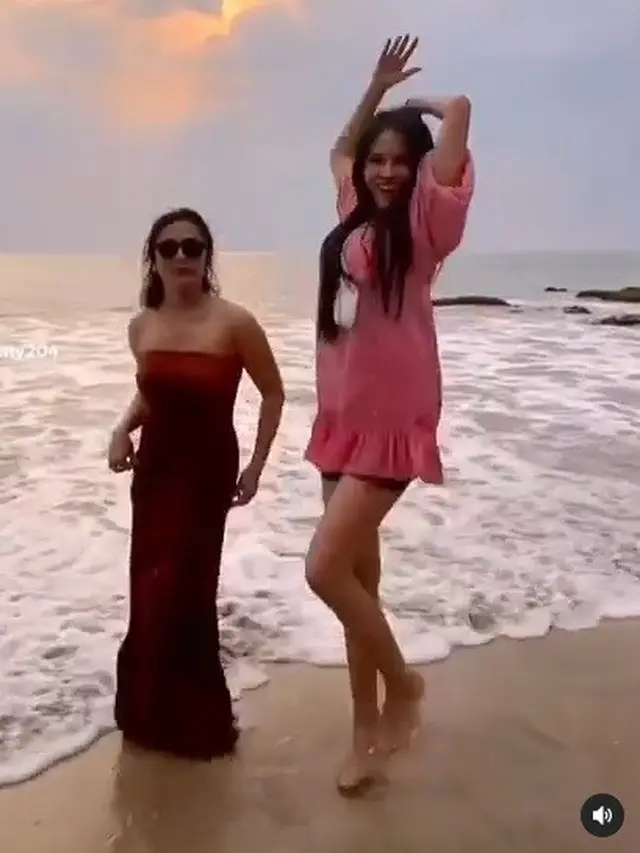 Selvi Kitty (https://www.instagram.com/p/CSnhImQJXso/)
