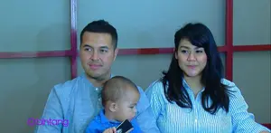 Kebahagiaan rumah tangga Rifat Sungkar dan Sissy Priscillia semakin lengkap dengan kelahiran putra kedua mereka.