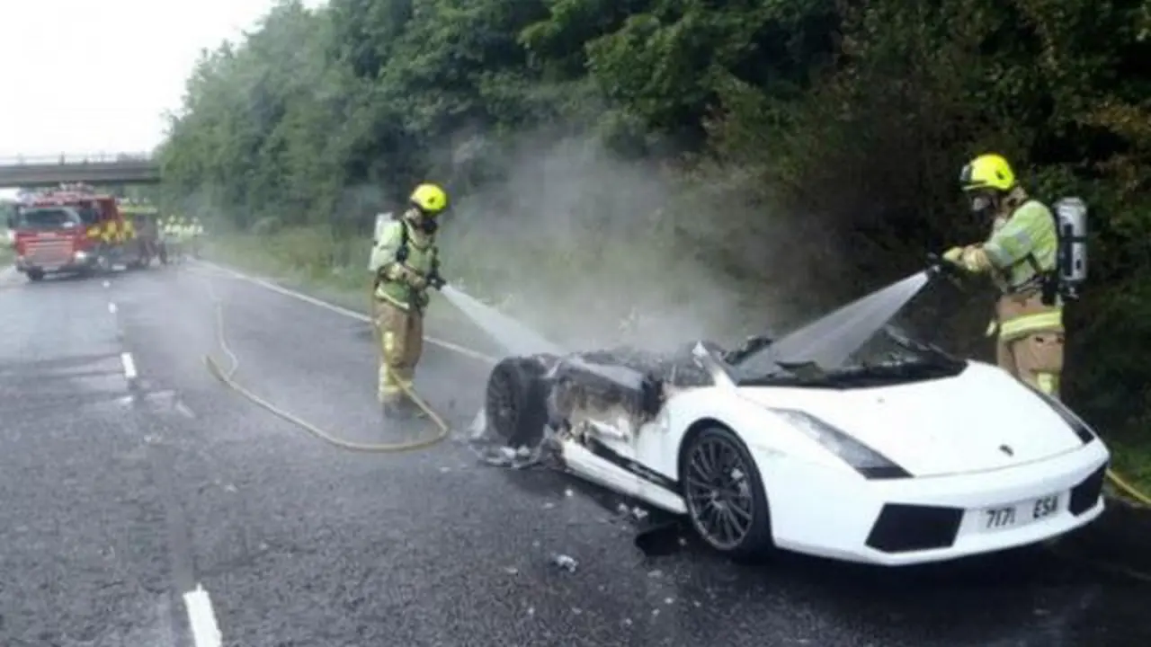 Lamborghini Gallardo Superleggera Ini Keok Dilalap Api