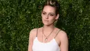 Kristen Stewart ketahuan selingkuhi Robert Pattinson denga sutradara Snow White and the Huntsman, Rupert Sanders. (ANDREW TOTH / GETTY IMAGES NORTH AMERICA / AFP)