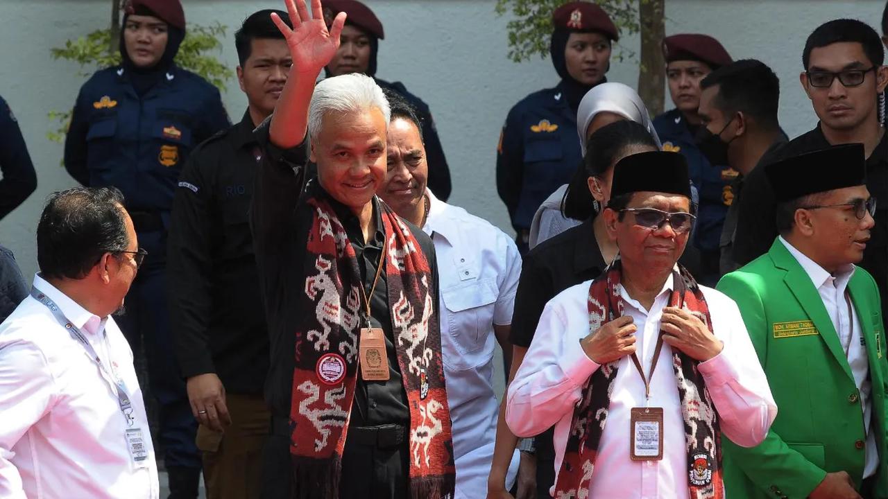 Ketika ditanya awak media siapa sosok yang deg-degan itu, Hasto justru menyinggung soal orang-orang yang takut jarum suntik.