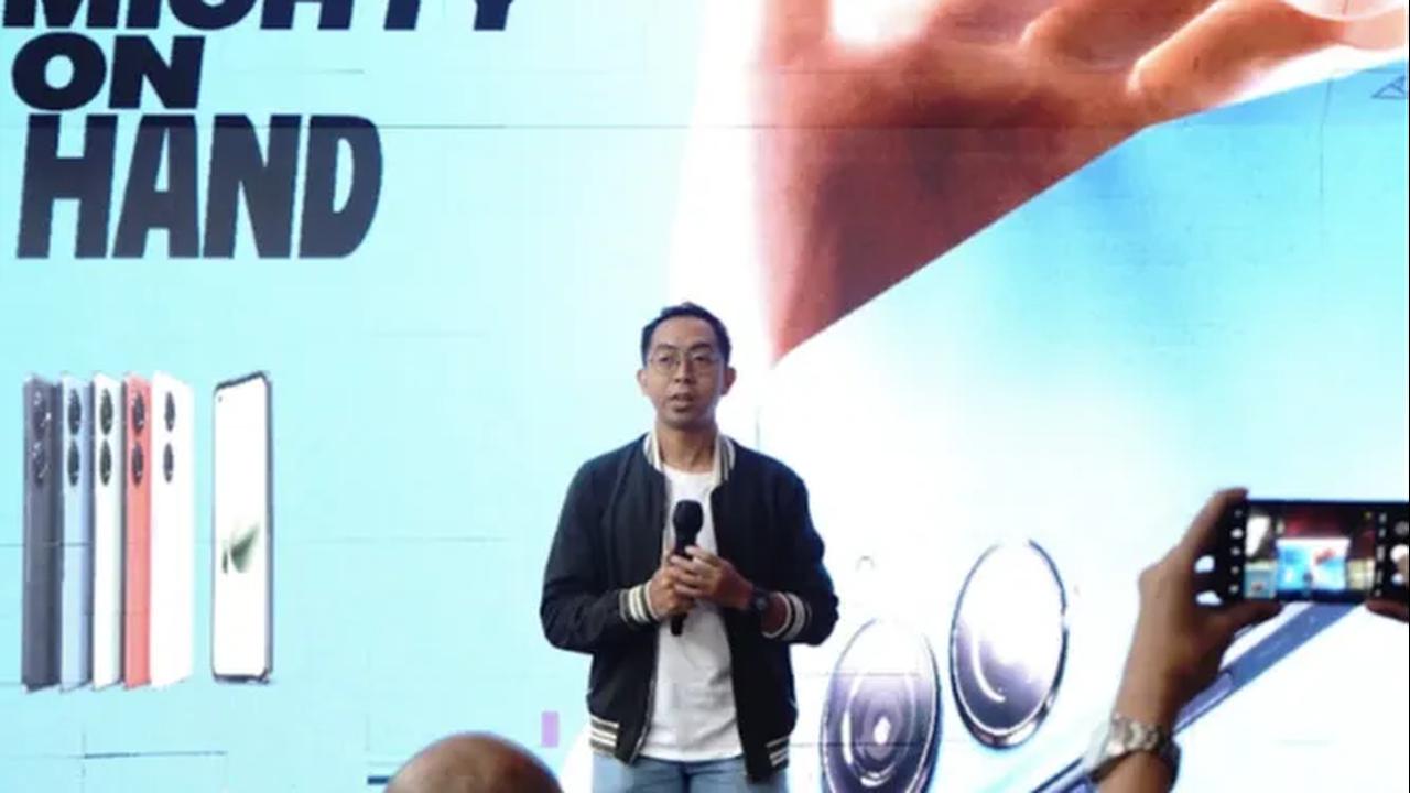 Fitur terbaru yang ditambahkan pada smartphone Zenfone 10 juga adanya smart-key yang merupakan tombol yang dapat digunakan multifungsi, seperti sliding kanan-kini ataupun playback Youtube dan lainnya.