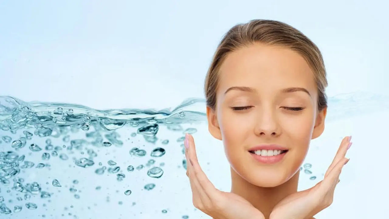 Amankah Membersihkan Wajah  dengan Micellar Water?