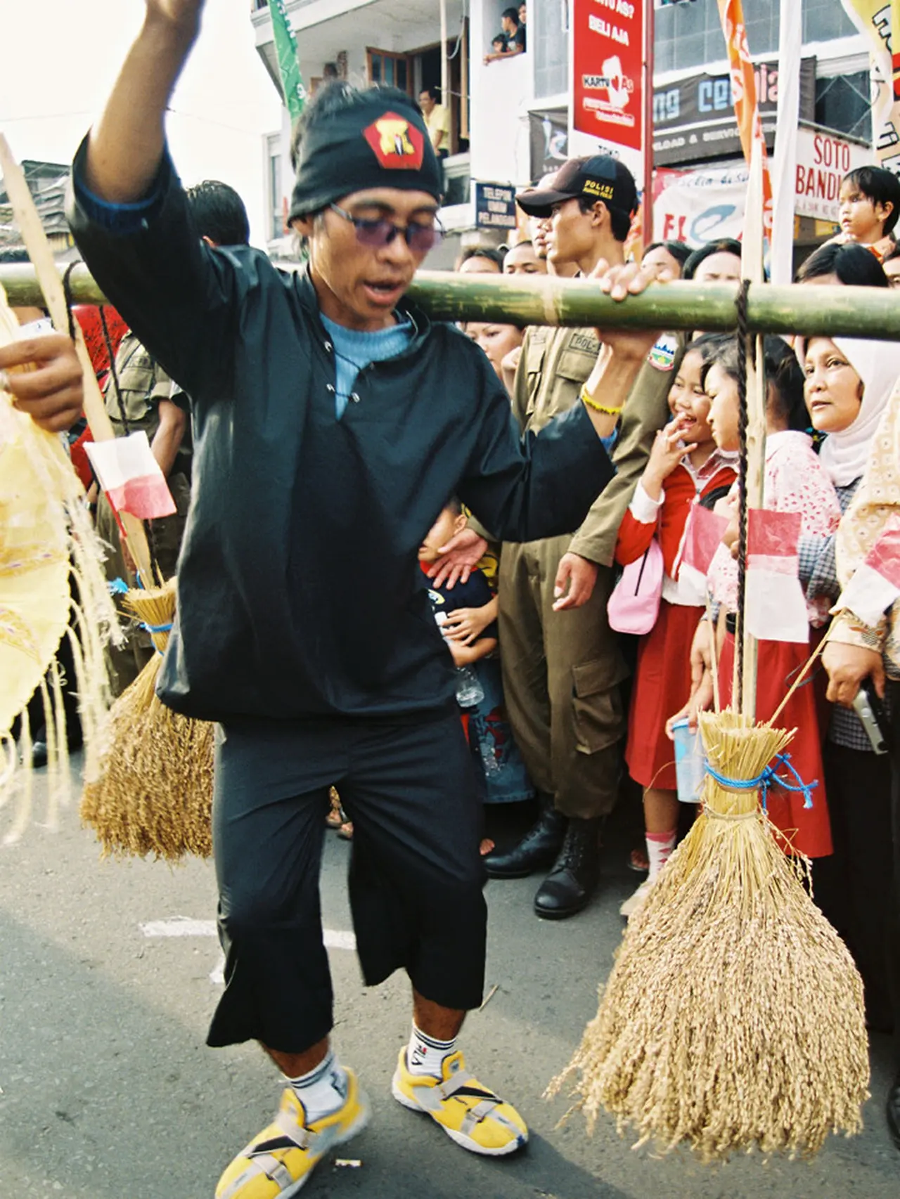 Kesenian Gesrek Aksi Kebal Tubuh Ala Garut Regional