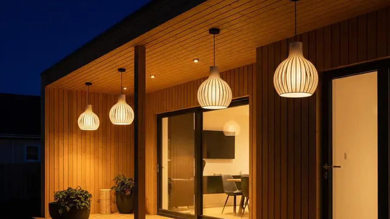 10 Ide Perabotan untuk Teras Rumah, dari Kursi Santai hingga Dekorasi Estetik