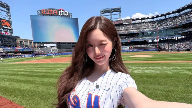 Potret Jang Wonyoung IVE Jadi Pemain Baseball Cantik, Pamer Body Goals dengan Gaya Sporty Chic