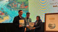 Menteri Koordinasi Bidang Maritim dan Investasi Luhut Binsar Pandjaitan dalam acara peluncuran Buku Citarum Harum di Hotel Laguna, Bali, Senin (20/5/2024). (Liputan6/Benedikta Miranti)