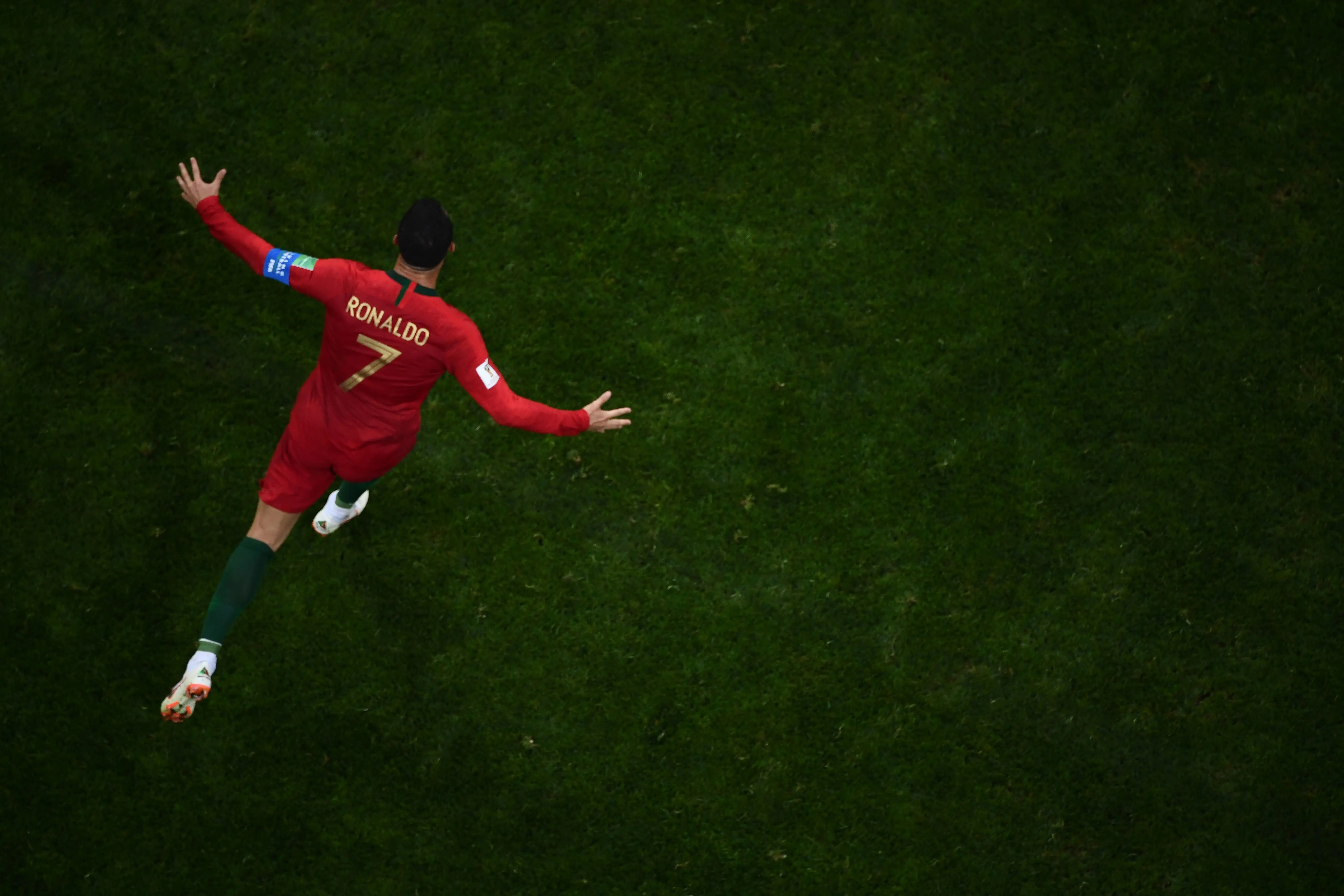 Cristiano Ronaldo tampil impresif saat Portugal bermain imbang 3-3 melawan Spanyol pada laga perdana Grup B di Fischt Stadium, Sochi, Sabtu (16/6/2018) dini hari WIB. (AFP/JEWEL SAMAD)