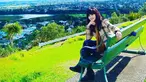 Ita Purnamasari semakin dikenal setelah meluncurkan lagu berjudul Cintaku Padamu saat usianya 25 tahun. Penyanyi ini juga kerap berlibur keluar negri, ini potret ita saat di Hobbiton Movie Set, New Zealand,(Liputan6.com/IG/@itadyahpurnamasari).