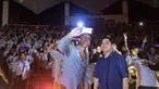Legenda hidup Inter Milan, Youri Djorkaeff mengajak selfie Presiden Inter Milan, Erick Thohir pada acara puncak Gathering Nasional Inter Club Indonesia ke-4 di GWK, Bali, Sabtu (29/8/2015). (Bola.com/Vitalis Yogi Trisna)