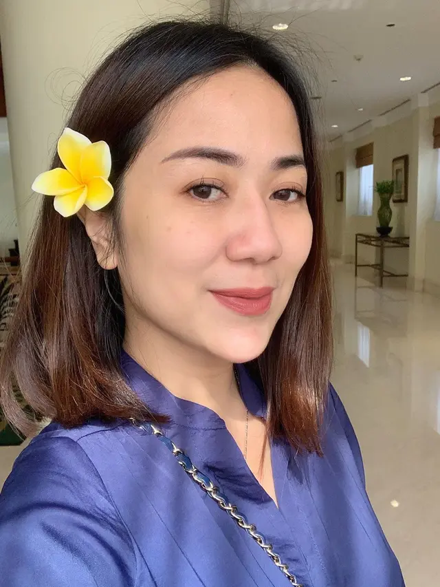 6 Potret Tante Ernie, Selebgram Pemersatu Bangsa yang Trending di Media Sosial