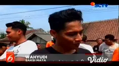 Kecelakaan terjadi di rel kereta api tanpa palang pintu dikawasan Jember. Diduga kecelakaan terjadi akibat rusaknya sensor dan sirine tanda kereta sehingga kendaraan yang akan menyeberang rel tidak mengetahui atau mendapatkan tanda akan datangnya ker...