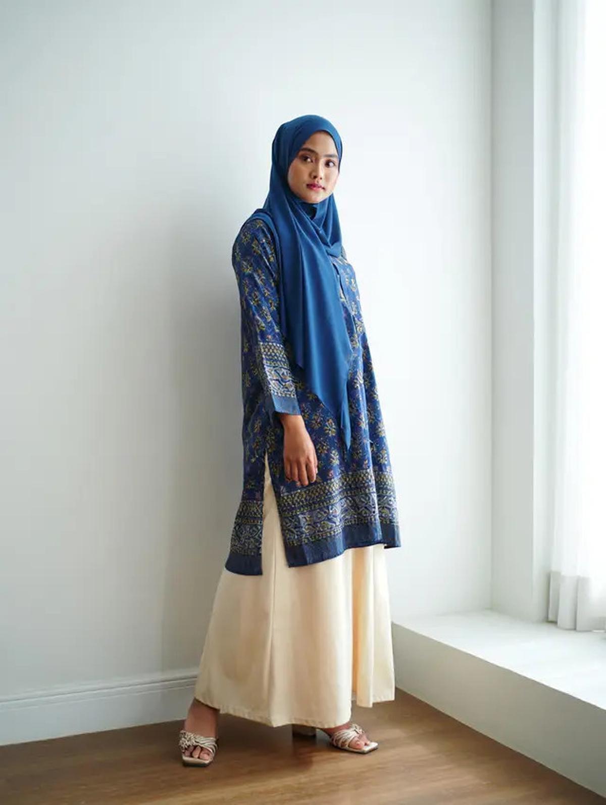 10 Model Gamis Batik Syar'i Slim Fit tapi Tetap Sopan, Kekinian di 2025