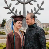 Di hari bahagia itu, Yoriko ditemani sang ayah, Agus Pebrianto. [instagram/yorikoangln_]