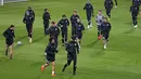 Para pemain Red Bull Salzburg saat sesi latihan jelang menghadapi Lokomotiv Moscow di Moskow, Rusia, Senin (30/11/2020). Salzburg akan menghadapi Lokomotiv Moscowpada pada pertandingan Grup A Liga Champions. (Maxim Shipenkov, Pool via AP)