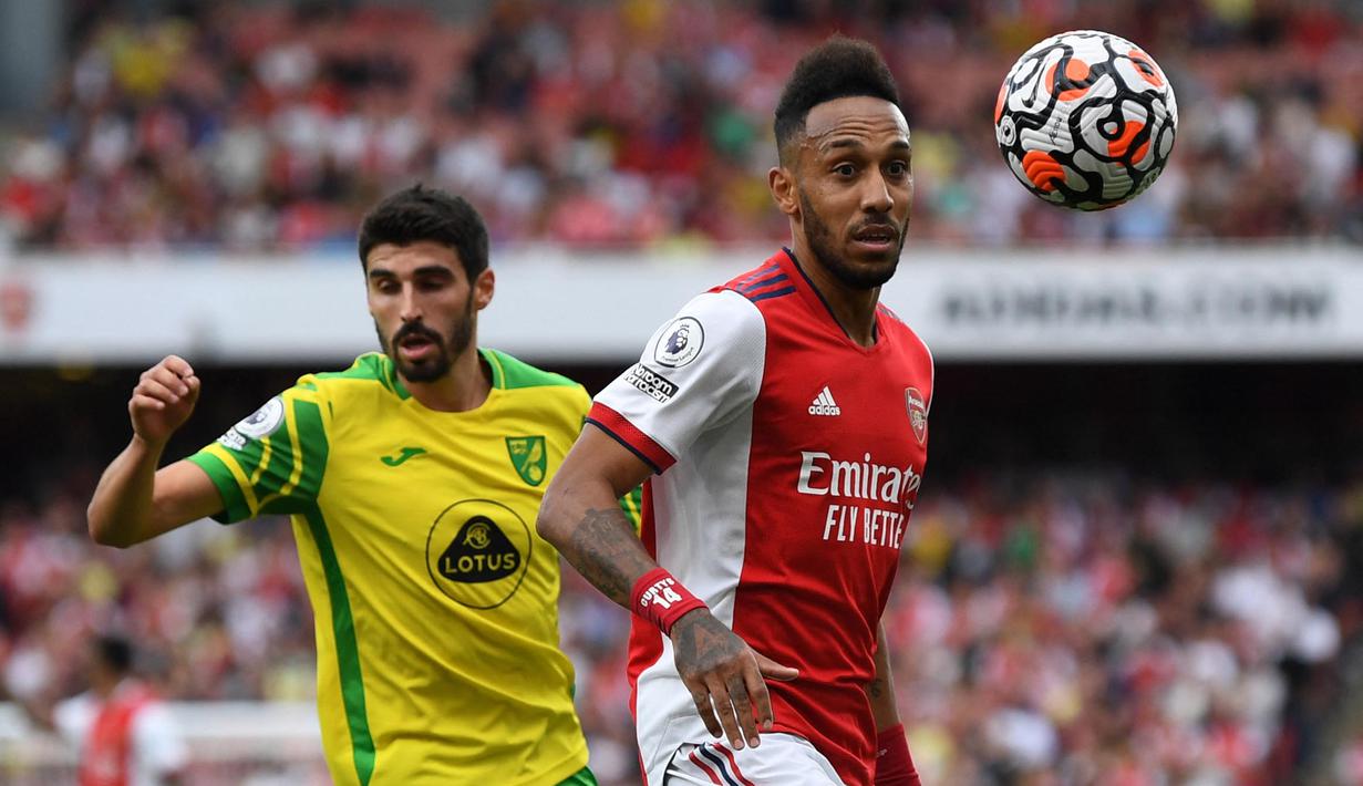 Arsenal merekrut Pierre-Emerick Aubameyang usai tampil impresif bersama Borussia Dortmund di Bundesliga. Penyerang asal Gabon tersebut diboyong dengan harga 63,8 juta euro pada 2018. Sempat menjadi tumpuan di lini depan The Gunners, Aubameyang harus tersingkir dari skuat Mikel Arteta setelah tindakan indisiplinernya. (AFP/Daniel Leal)