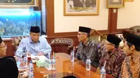 Amir Nasional Ahmadiyah H. Abdul Basit mengunjungi Ketua Umum PBNU KH Said Aqil di kantor PBNU  Jl Kramat Jakarta. (Istimewa)