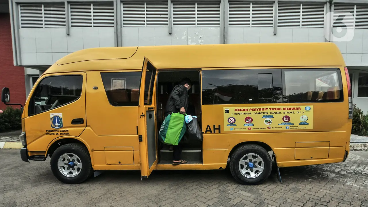FOTO: Kantor Bus Sekolah DKI Jakarta Disulap Jadi Tempat Isolasi Pasien COVID-19