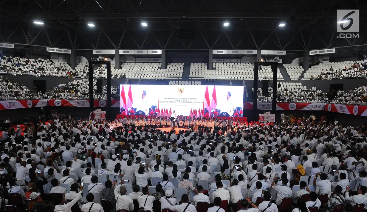Suasana Silaturahmi Nasional Pemerintahan Desa se-Indonesia di Jakarta, Rabu (10/4). Presiden mengatakan akan terus menaikkan jumlah dana desa serta memudahkan sistem laporan pertanggung jawabannya. (Liputan6.com/Angga Yuniar)