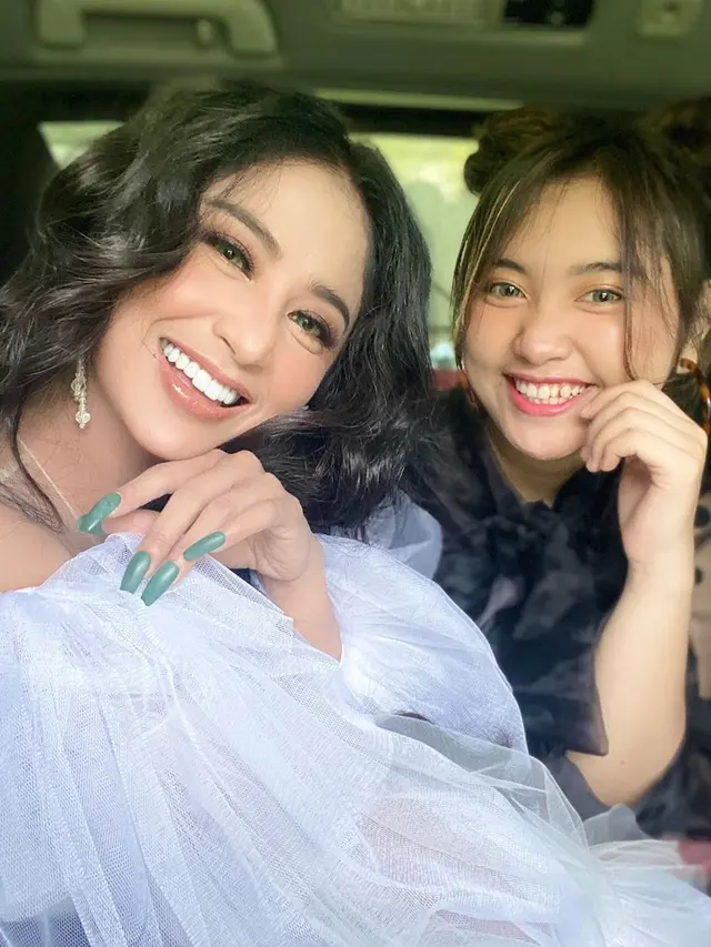 Lebby Wilayati dan Dewi Perssik. (Foto: Instagram @lebbywilayati)