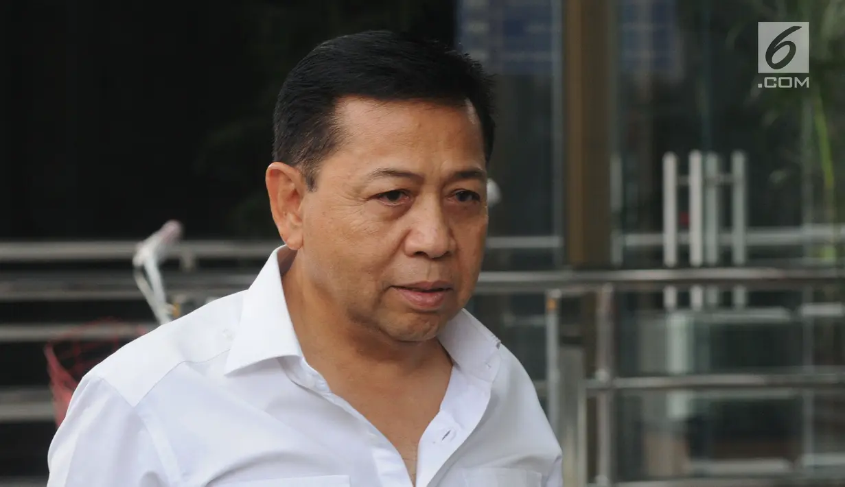 Terpidana kasus korupsi mega proyek KTP elektronik, Setya Novanto saat akan menjalani pemeriksaan di Gedung KPK, Jakarta, Selasa (27/8). Novanto diperiksa terkait dugaan suap proyek pembangunan PLTU Riau-1. (Merdeka.com/Dwi Narwoko)