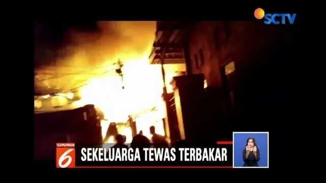 Sebuah rumah panggung di Makassar terbakar pada Senin (6/8) dini hari. Api menjalar hebat hingga satu keluarga menjadi korban meninggal dunia.