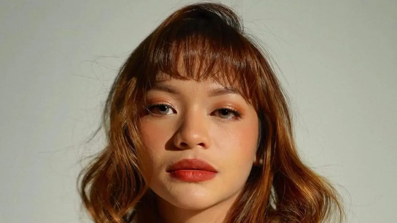 Pesona Manis 9 Artis dengan Rambut Berponi, Terbaru Isyana Sarasvati dan Acha Septriasa