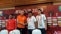 Pelatih Becamex Binh Duong, Tran Minh Chien dalam sesi konferensi pers menjelang duel kontra Persija Jakarta, Senin (25/2/2019). (Bola.net/Fitri Apriani)