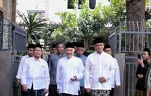 Ditemani Kakak Gus Baha Kunjungi Ponpes Tebuireng, Anies Kenang Pulang ke Rumah