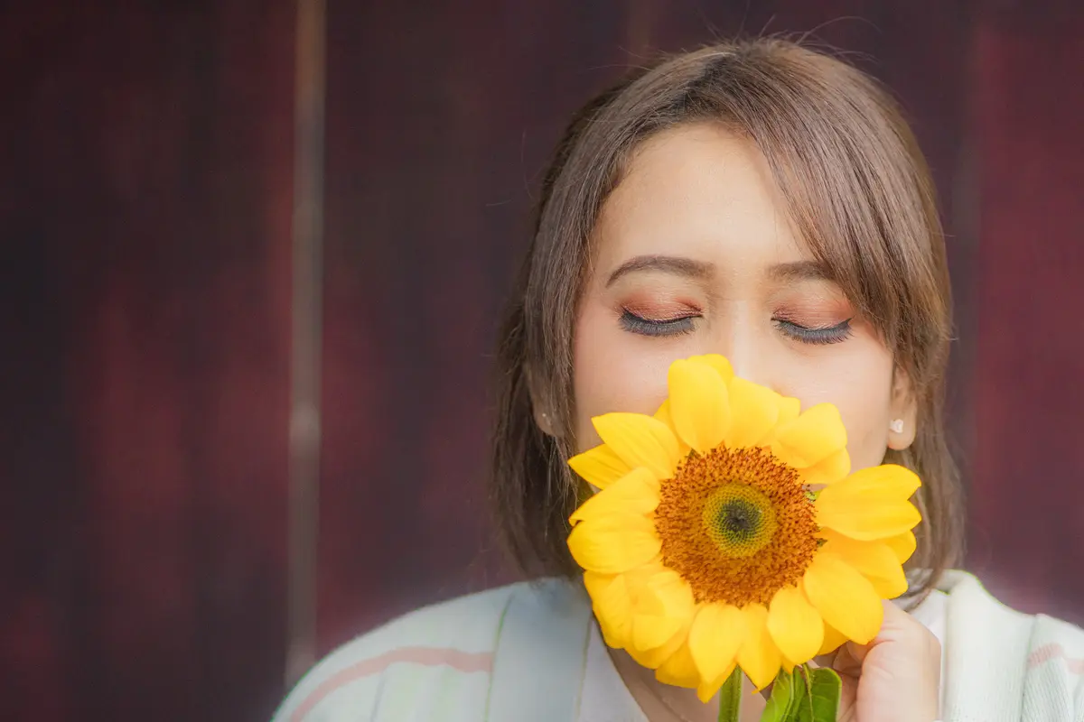 wanita februari banyak cobaan dan damai