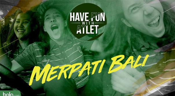 Tim basket putri, Merpati Bali, melakukan tantangan naik mobil berlima belas yang diadakan oleh Bola.com.